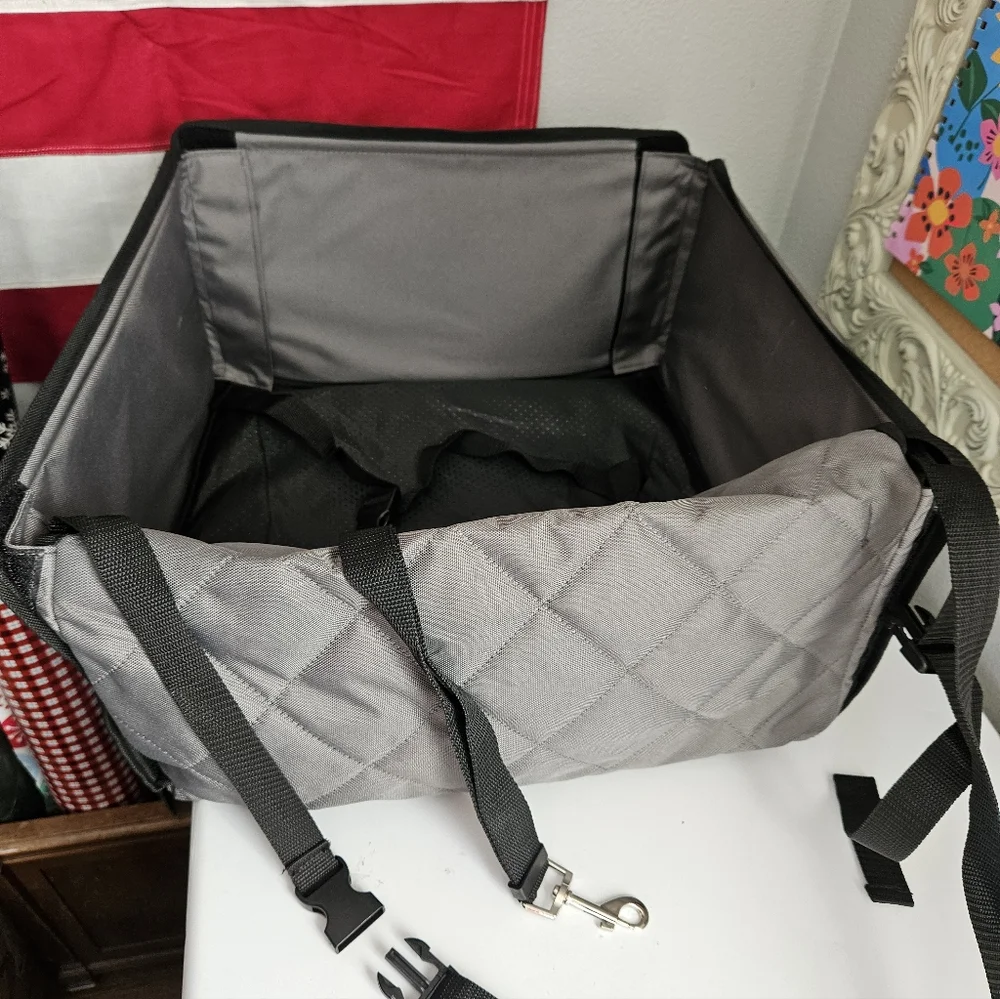 MED Wuglo Extra Stable‎ Dog Car Seat 4 Fastening Straps Waterproof for Med Dogs